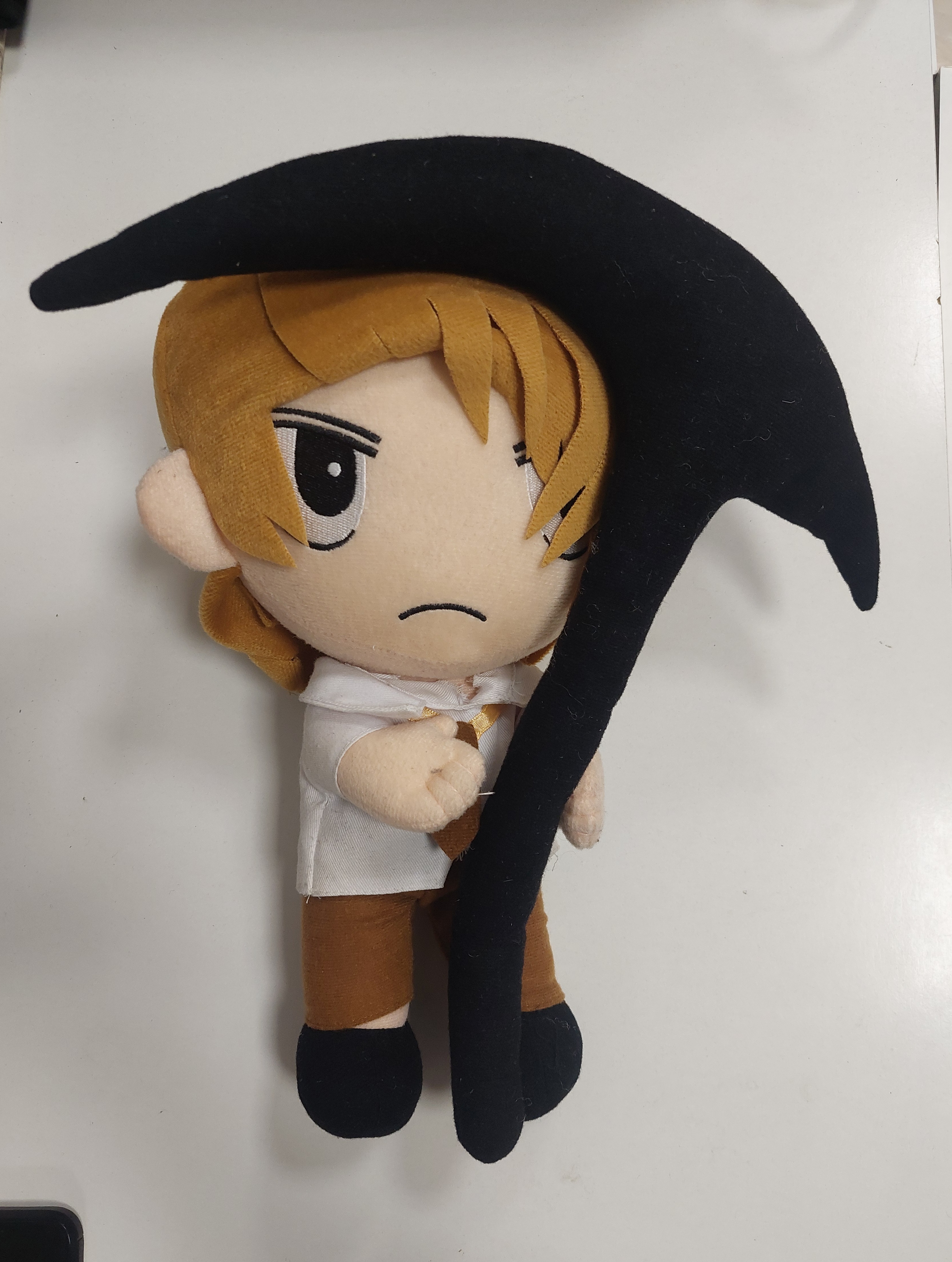 Death Note Plüssfigura - Light Yagami holding scythe (35cm)